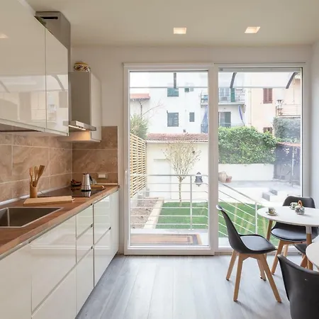 Le Stanze Di Carla! Bagno Privato, Cucina In Comune 2*